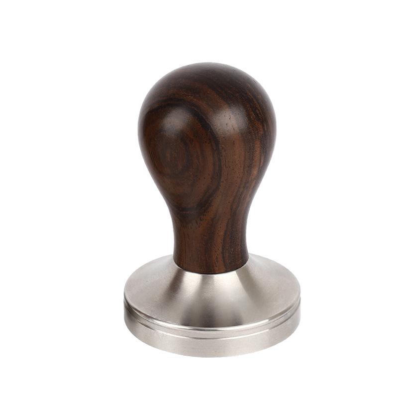 

Темпер для кофе с плоским дном из нержавеющей стали с ручкой из палисандра или грецкого ореха, доступен в размерах 51 мм, 53 мм или 58 мм. 49mm Walnut Flat Base