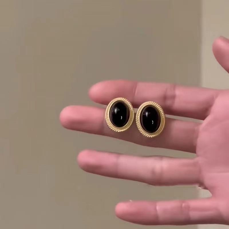 Maillard Geometric Butterfly Coffee Earrings For Women  Vintage Studs Personality Drop Earrings Luxury Designer Jewelry