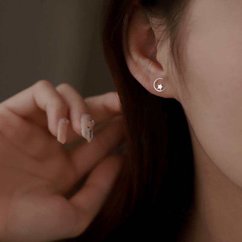 Asymmetric Star Moon Stud Earrings for Women, Hollow Five-Pointed Star and Crescent Design, Minimalist and Unique