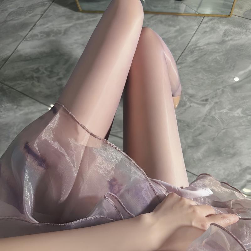Aurora Ultra-Thin Black Silk Stockings - Seamless, Snag-Resistant, Glossy Finish for Silky Smooth, Sexy Legs.