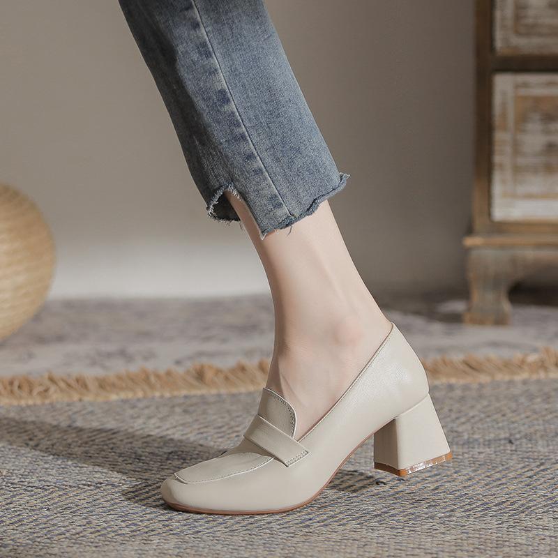 

Туфли на толстом каблуке женские с мелким вырезом профессиональные для работы и деловых встреч повседневные для шопинга с квадратным носком из мягкой кожи 40 абрикосовый