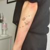 Linien-Doppel-Schmetterlings-Stern-Tattoo-Aufkleber Wasserdicht Und Langlebig Arm-Stil Mit Einer Sanften Atmosphäre