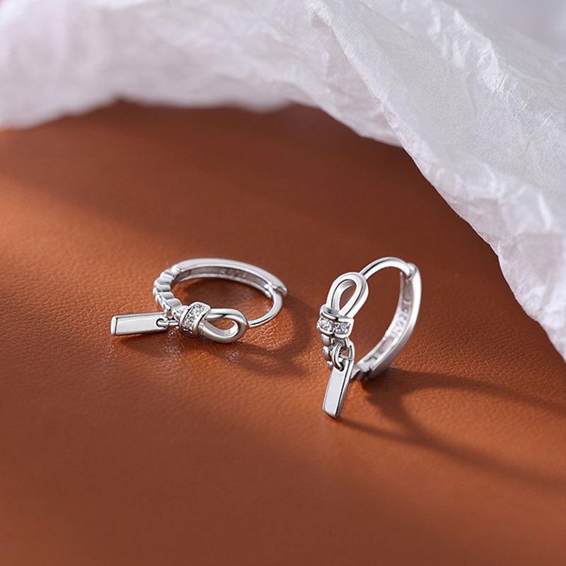 Boucles d'oreilles Design de niche Boucles d'oreilles Luxe léger Nouvelles boucles d'oreilles de style pour femmes Boucles d'oreilles de printemps