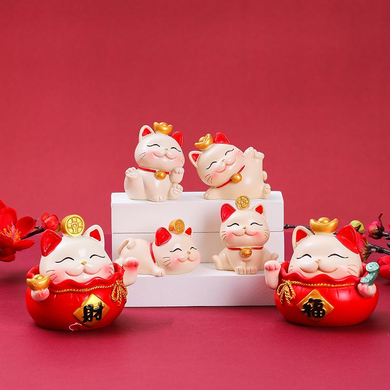 Lucky Cat Resin Desktop Ornament - Cute Cartoon Decoration for Office