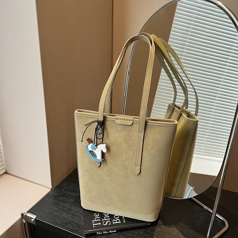 Retro Simple Large-capacity Underarm Bucket Bag Women's New Fashion Niche Commuter Shoulder Bag