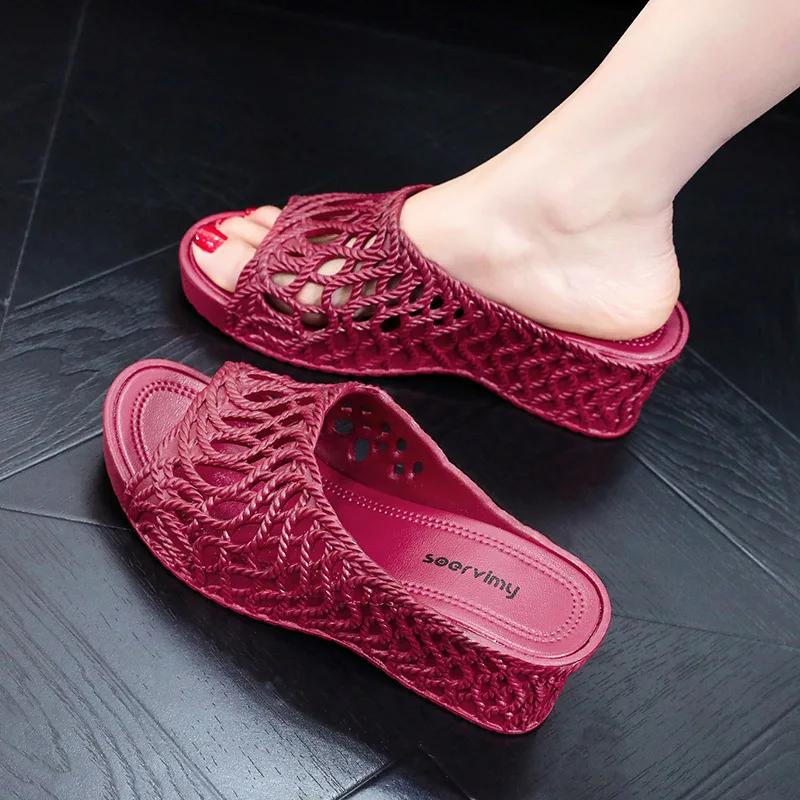 Pantofle se silnou podrážkou pro ženy 2025 Nové módní pantofle s dutou špičkou pro letní nošení, Protiskluzové pantofle pro venkovní nošení