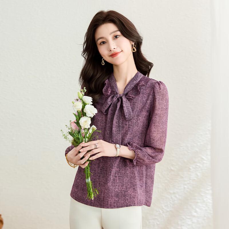 Elegantní francouzská texturovaná šifonová halenka s véčkovým výstřihem a dlouhým rukávem