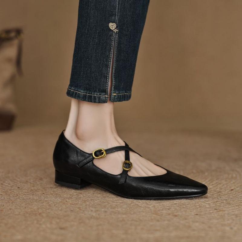 

New casual black single shoes women s comfortable leather small leather shoes women s beef tendon soles large size foot cover low heel women s shoe 40 чёрный