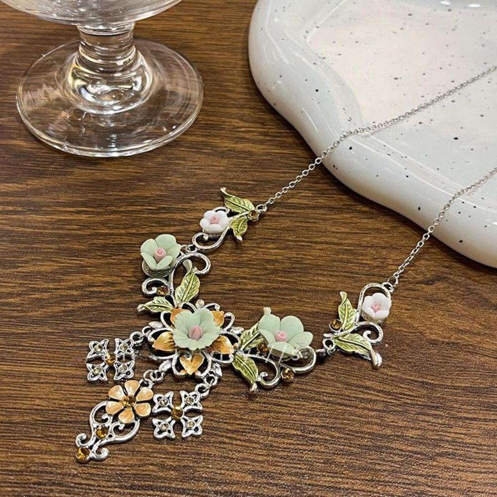 Sweet Vintage Flower Necklace Exquisite Collarbone Necklace Personality Women Necklace  Party