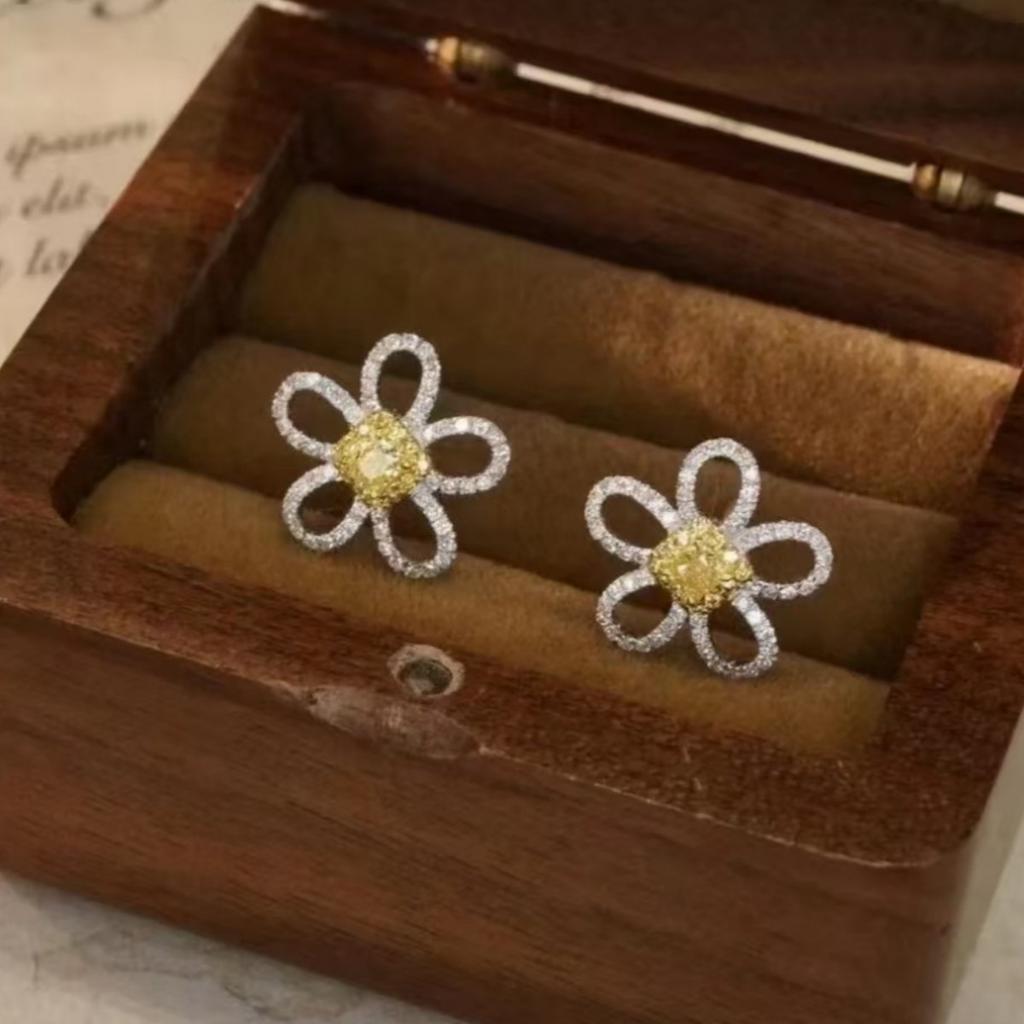 2026 Gesang Flower Stud Earrings Full Of Diamonds, Light Luxury, High-End Design Sense, Gift For Girlfriend, Diamond-Encrusted Flower Gift