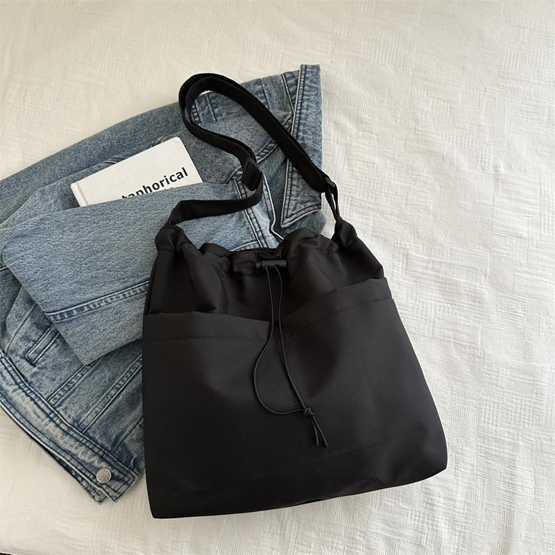 

Fashionable 2024 Casual Large Tote Bag For Women Spacious Oxford Fabric Design