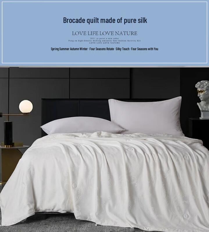 

Faunen Mulberry Silk Cloud Brocade Quilt