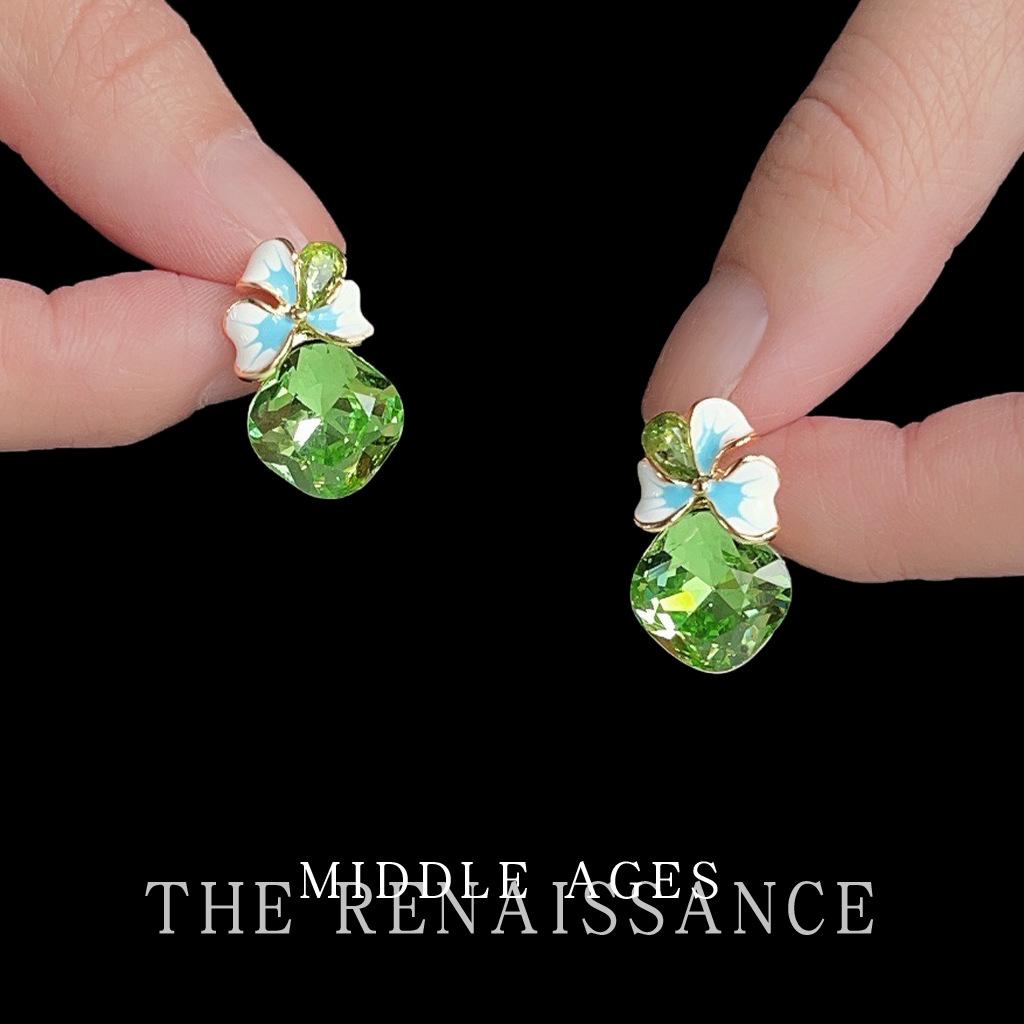 

Vintage enamel drip oil flower green crystal earrings light luxury sweet earrings