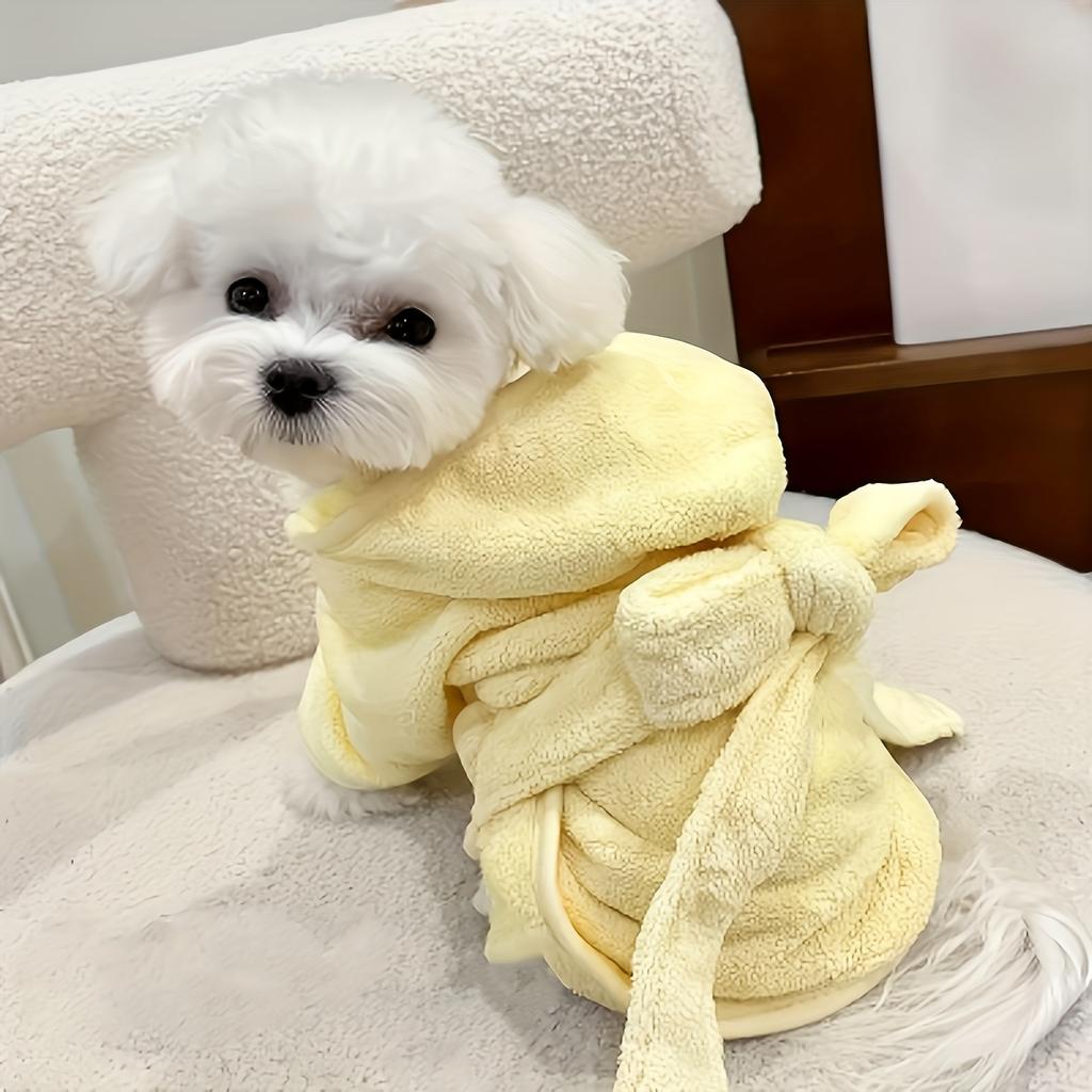 Super absorbent pet bathrobe, quick-dry and soft. All-season use for small dogs and cats with secure closure