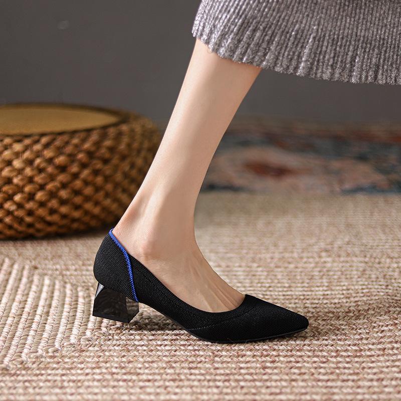 

Flying sandals women wear knitted shoes with one pedal, not stuffy feet, breathable single shoes, mother shoes 34 чорний