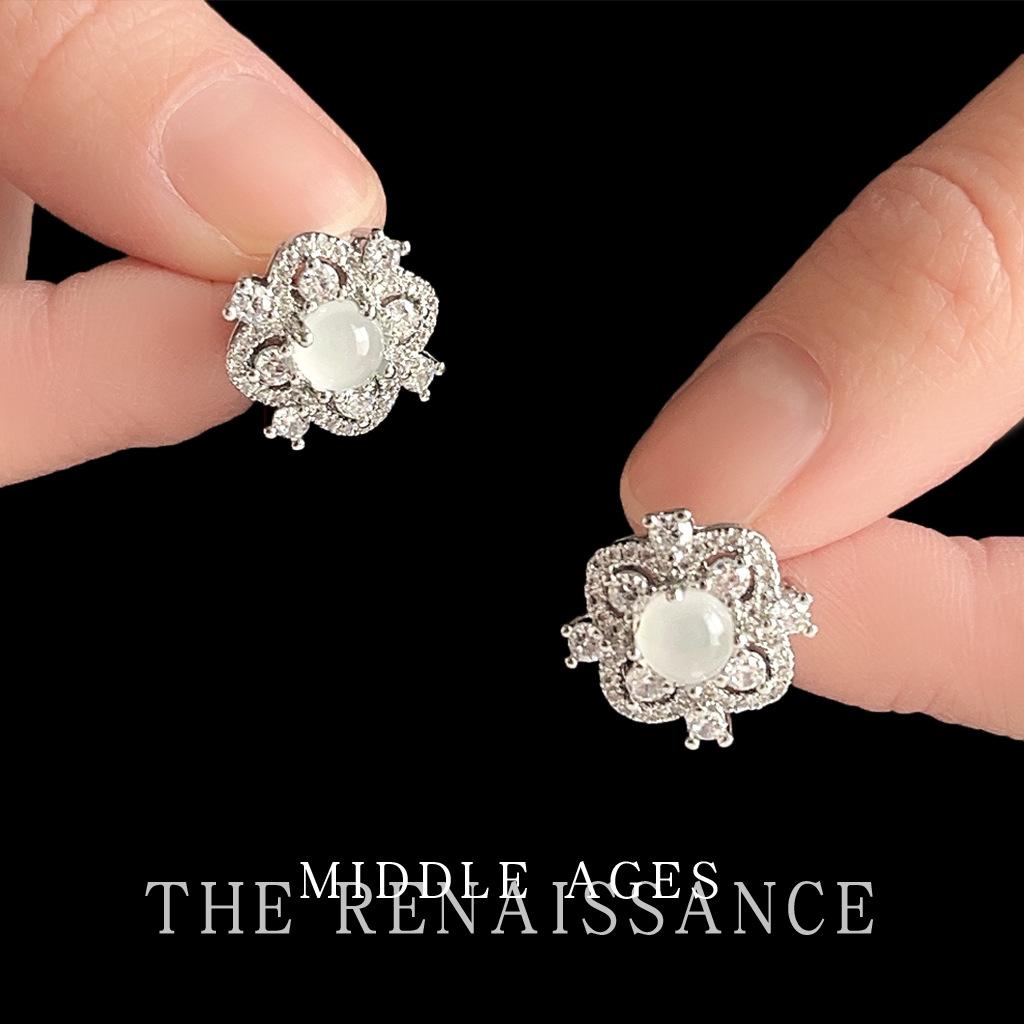 Blast flash~ French hollow clover zircon stud earrings full of zirconium earrings for women