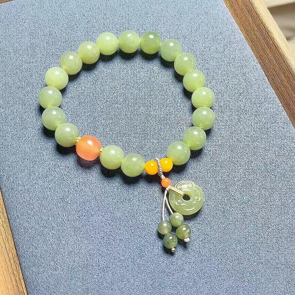 Elegant Unisex Hetian Jade Ping'an Buckle Bracelet: Versatile Fashion Piece