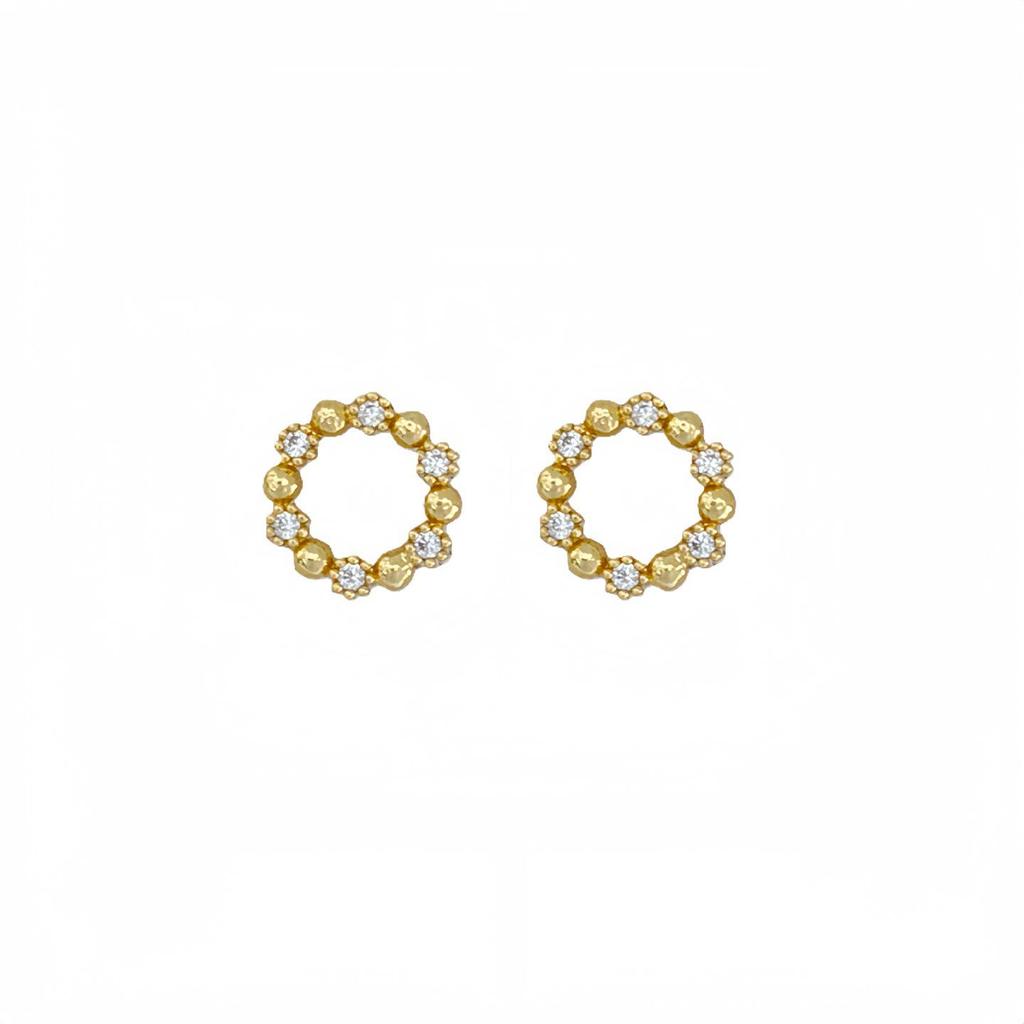 Minimalist Diamond Circle Stud Earrings – S925 Silver Needle, Elegant and Exquisite Design.