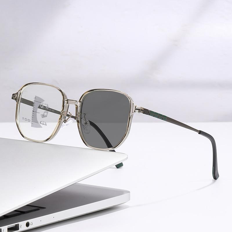 Simple And Fashionable Versatile Square Multifocal Photochromic Reading Glasses Blue Light Blocking Eye Protection Unisex