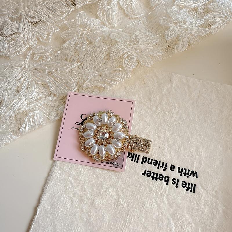 

Korean-Style Hair Clip with Exquisite Crystal Flowers, Luxurious Hairpins for Women, High Quality