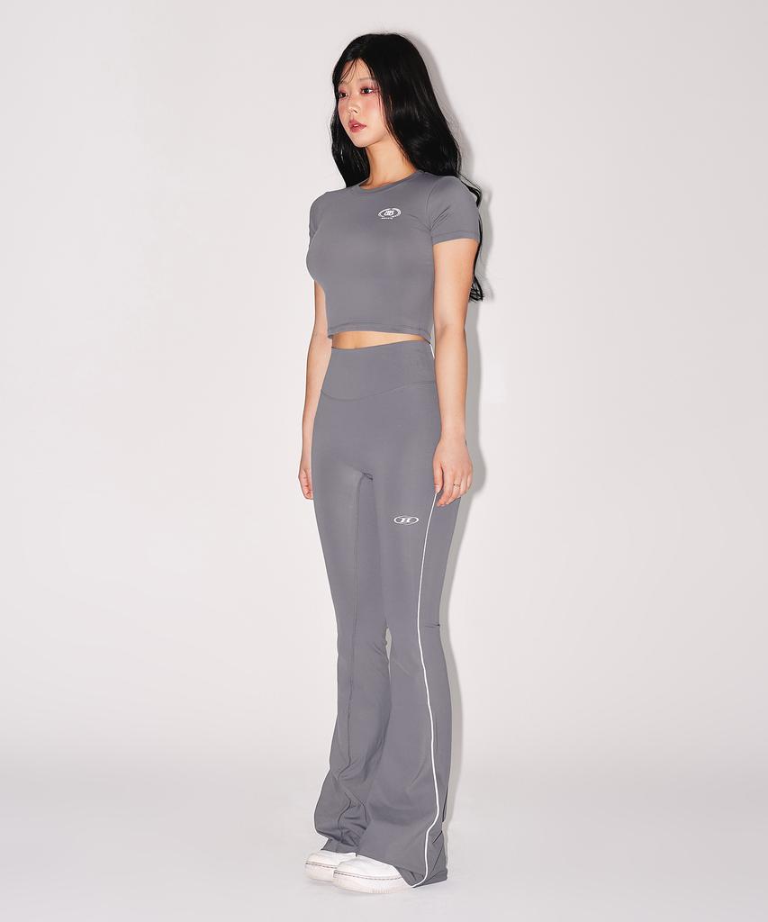 BORN TO WIN W Quick Dry Emblem Semi Crop T-Shirts [Charcoal]