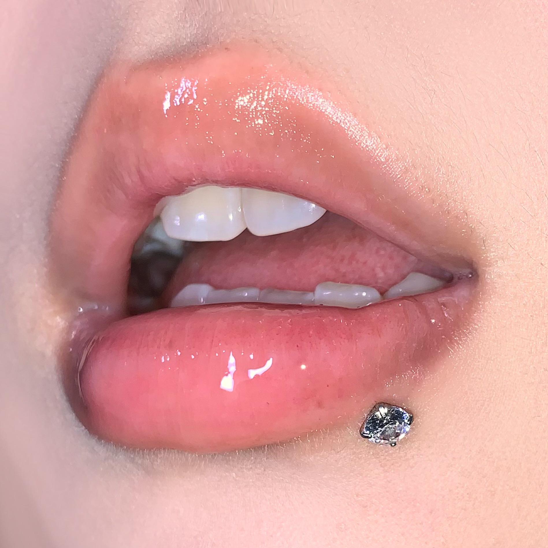 

Zircon Lip and Ear Stud with Internal Thread Steel Titanium Piercing Jewelry
