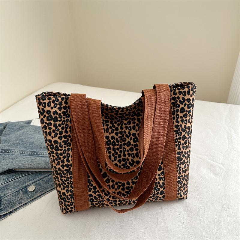 

Korean style leopard print large-capacity tote bag 2025 new shoulder bag lazy style student class canvas bag коричневий