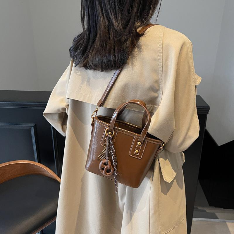 2025 new bag women's bag trendy fashion small square bag popular plush pendant shoulder messenger bag premium feeling bag