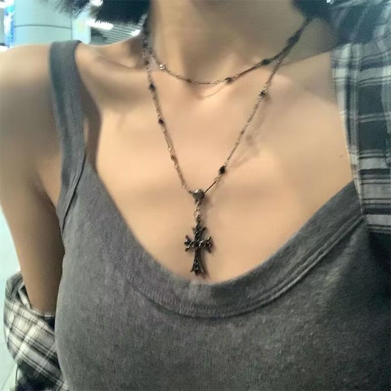 Cross stacked long necklace women's niche high-end feeling sweet and cool hot girl style collarbone chain daily versatile