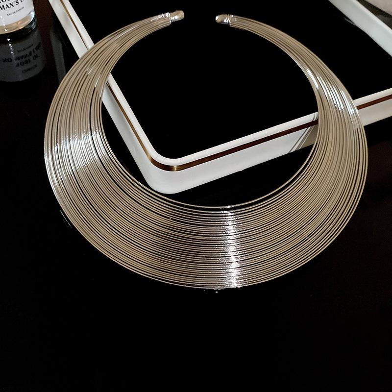 Ensemble de colliers géométriques multicouches européen et américain: Chaîne de clavicule de luxe rétro Accessoires de mode