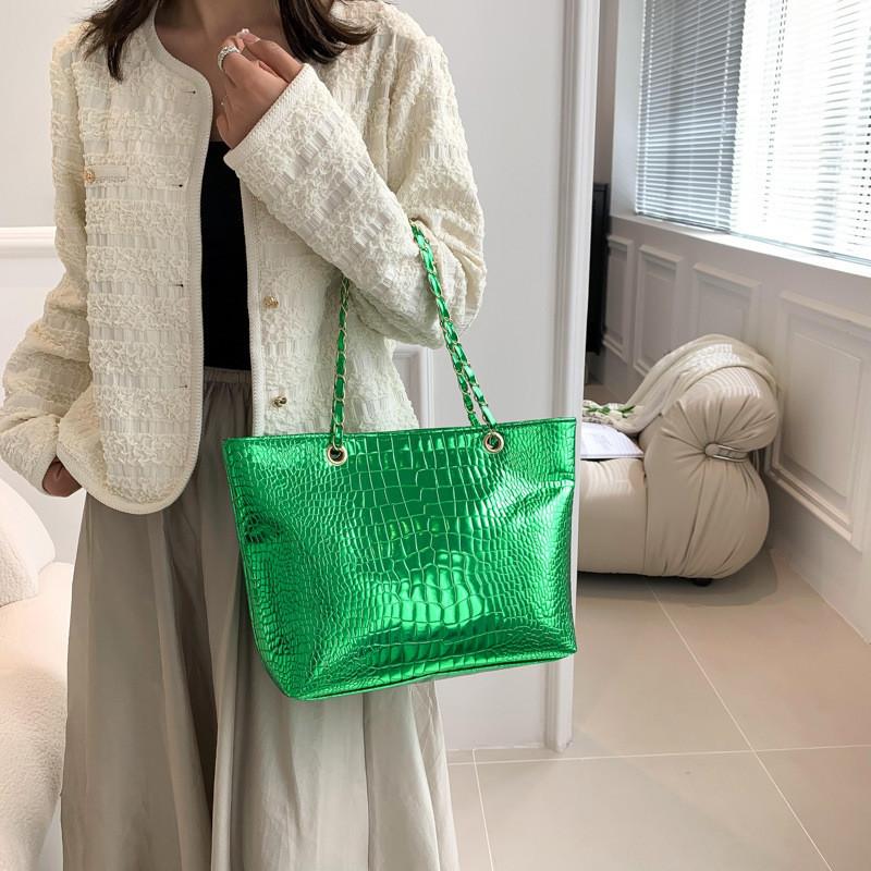 Trendy Black Tote Bag With High-end Feel And Street Style Elements