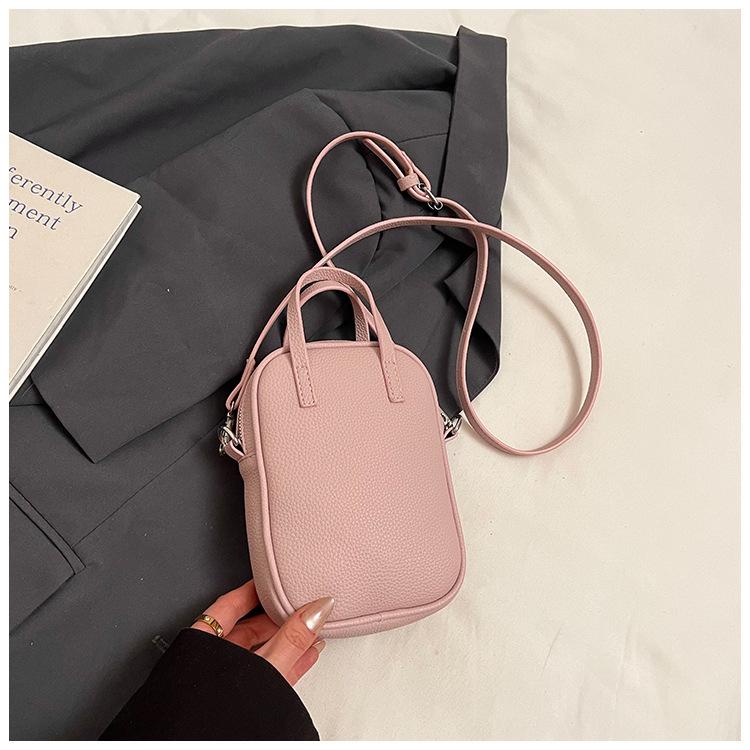 This year's popular fashion messenger small bag for women 2025 spring new trendy retro shoulder commuter bowling bag for women