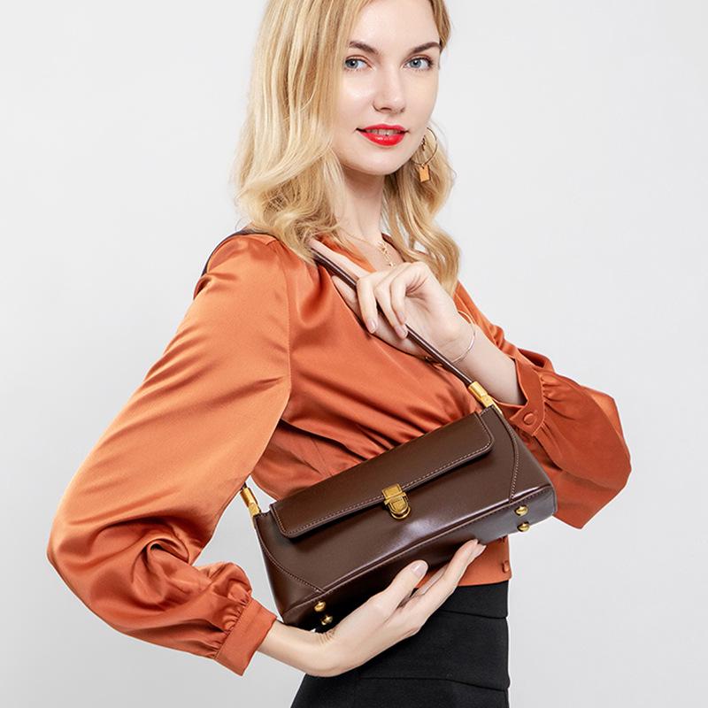 2025 Trendy Women's French Retro Baguette Shoulder Bag