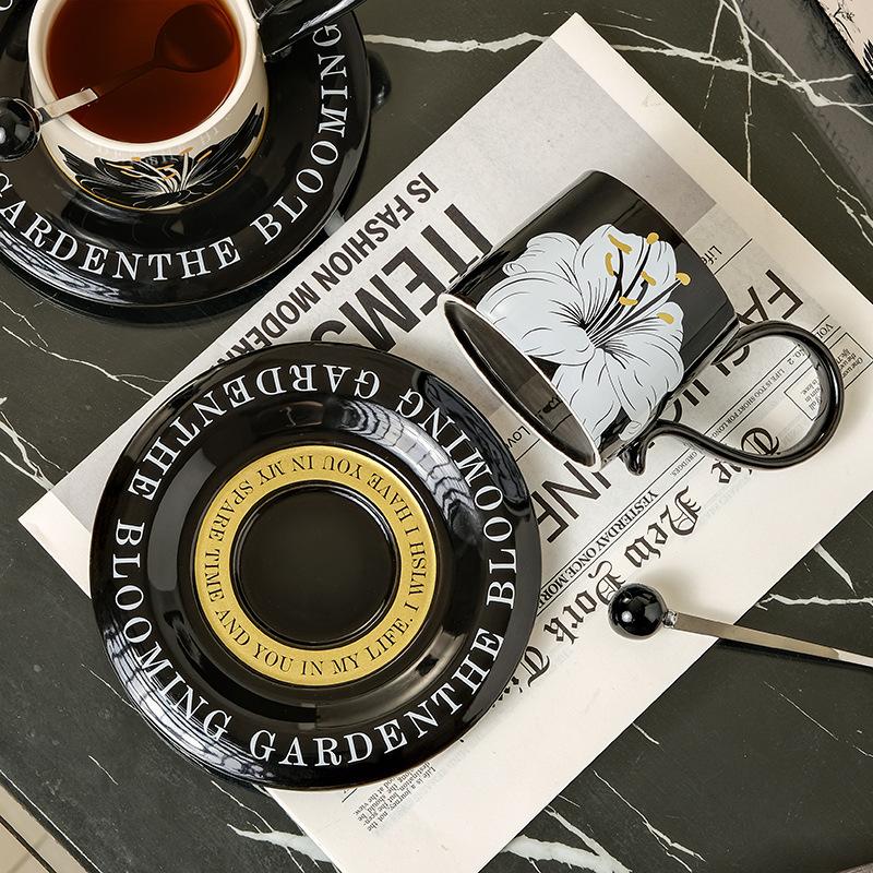 Französischer Retro-Stil Kaffeetasse und Untertasse Set Hohes Erscheinungsbild Nachmittagstee Tassen Restaurant und Café Designgefühl Keramiktassen