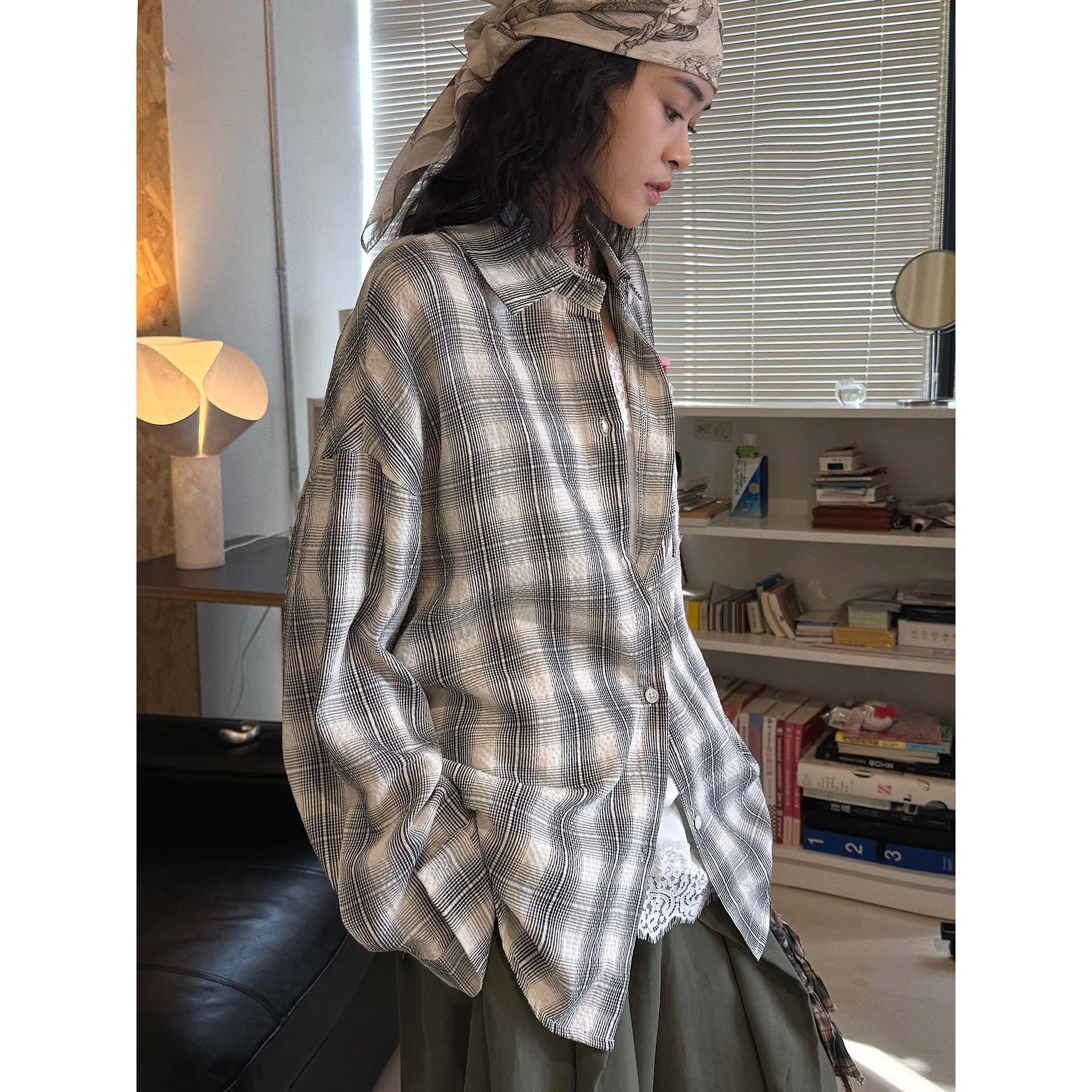 

Johnature Casual Stylish Pocket Plaid Shirt Spring Summer Lapel Loose Simple Women Shirts One Size сірий колір