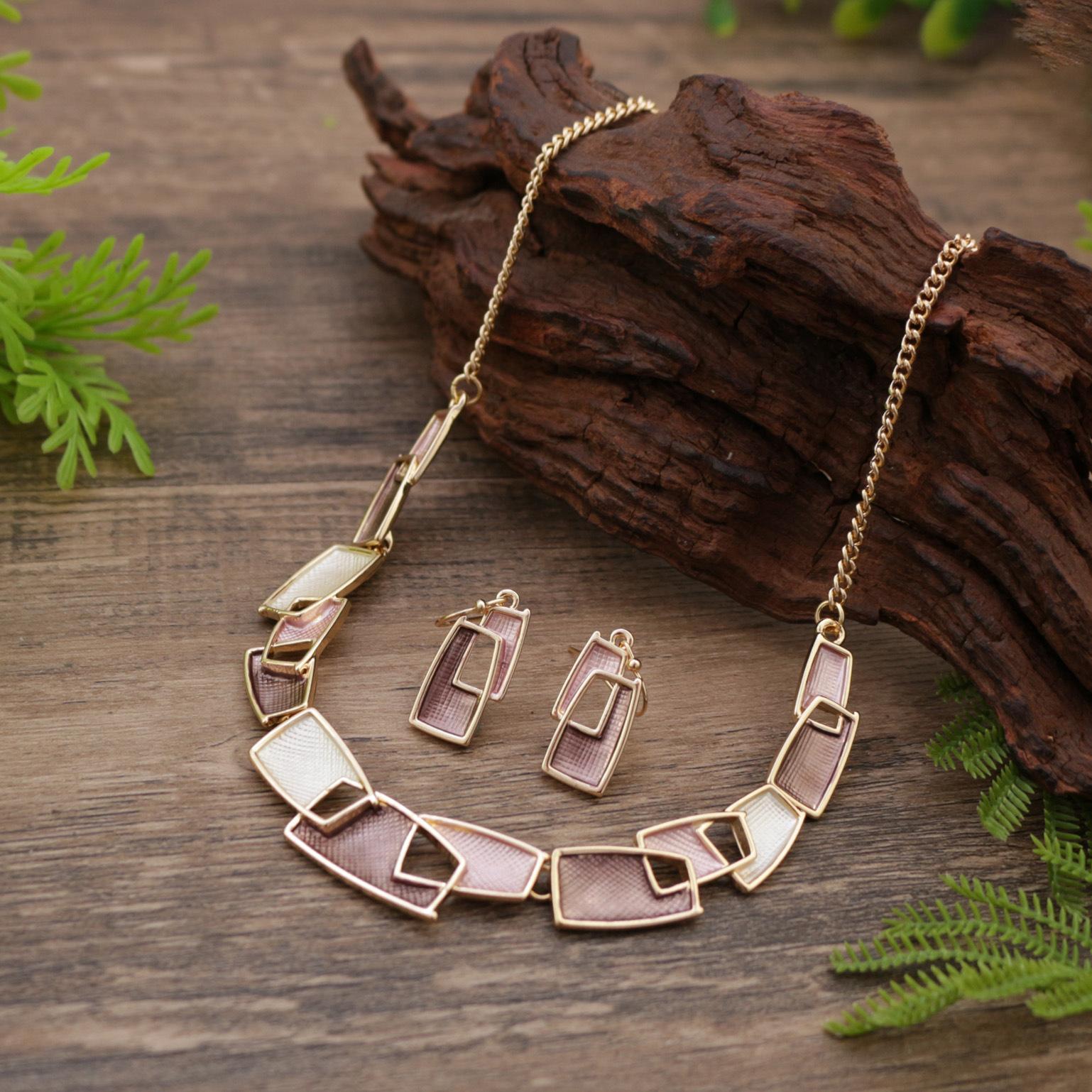 

Новый эмалевый цвет полый квадрат геометрические серьги-пусеты ожерелье набор женский преувеличенный нерегулярный квадратное ожерелье