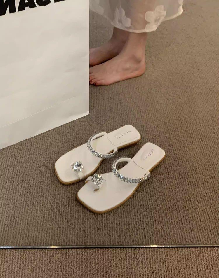 2025 Thick Heel French Evening Wind Cover Toe Rhinestone Slippers Female Summer Wear Fairy Wind Sandals Beach One-word Shoes