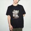 Uniqlo X Kaws Spolupráce SS23 Objímající panenka Potisk Kulatý výstřih Krátký rukáv Tričko Unisex Top Černá 467775-09