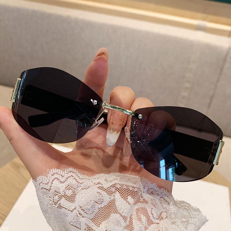 

Metal Oversized Sun Glasses With Tinted Lenses For Fashion And Outdoor Activities All Gray