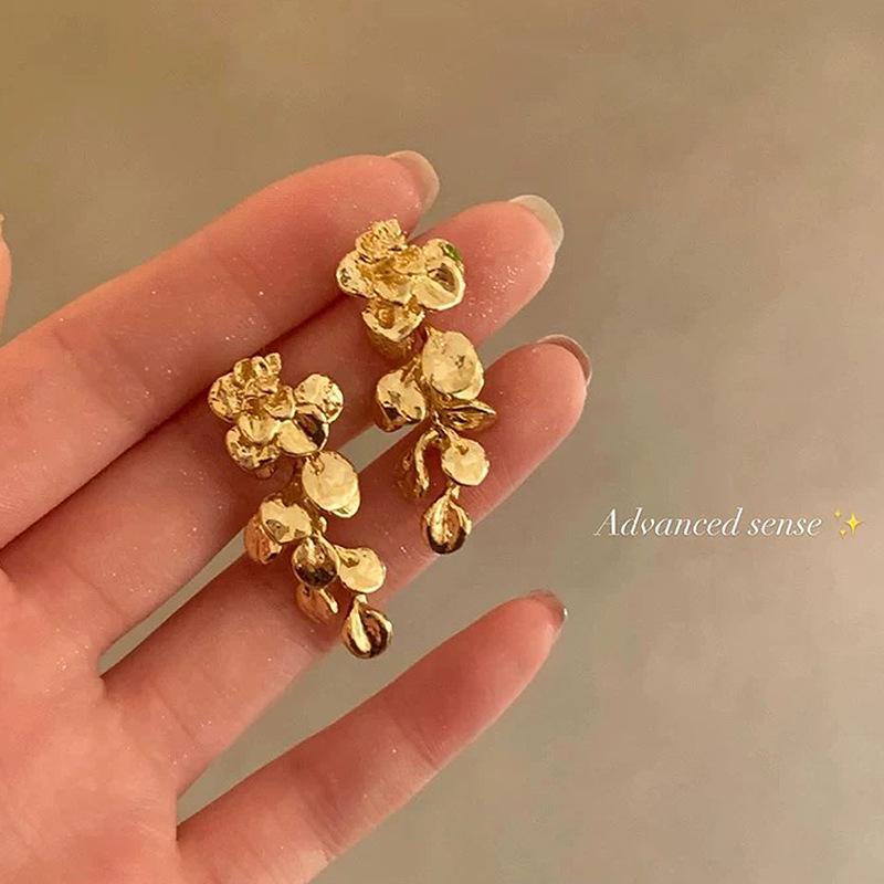 Golden Flower Tassel Earrings: Light Luxury, Retro Style for Women (2025 Hot-Selling)