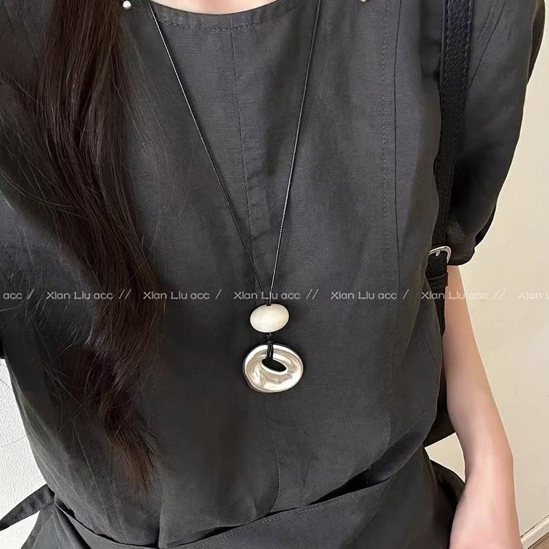 Retro Autumn and Winter Long Necklace Women's High-end Sweater Chain Niche Design Accessories