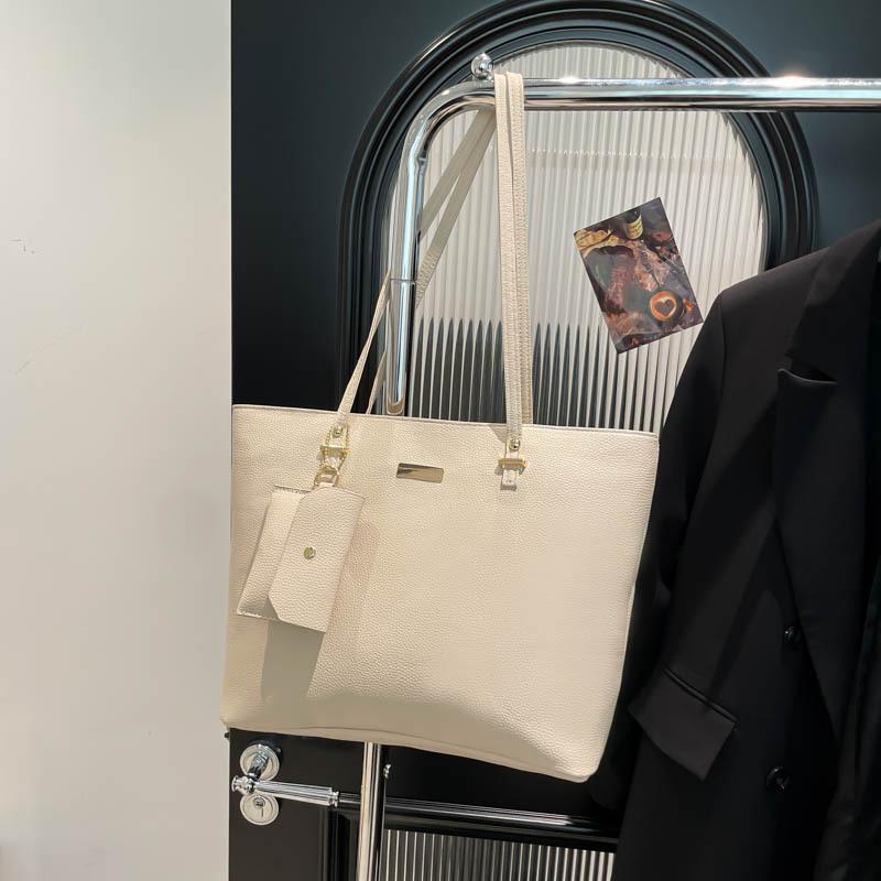 

Простая и вместительная сумка-тоут, весенняя нишевая новая модная сумка для通勤, текстурная сумка через плечо.