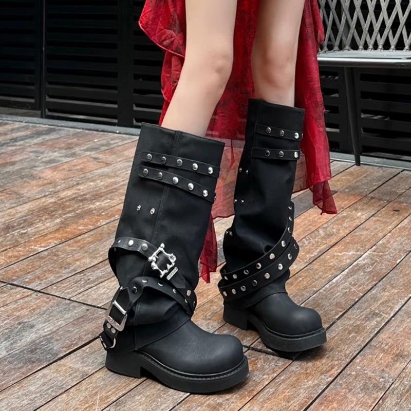 

Sweet and cool rivet thick-soled knight boots women s 2025 autumn and winter new punk wind locomotive boots design sense pants boots look thin 35