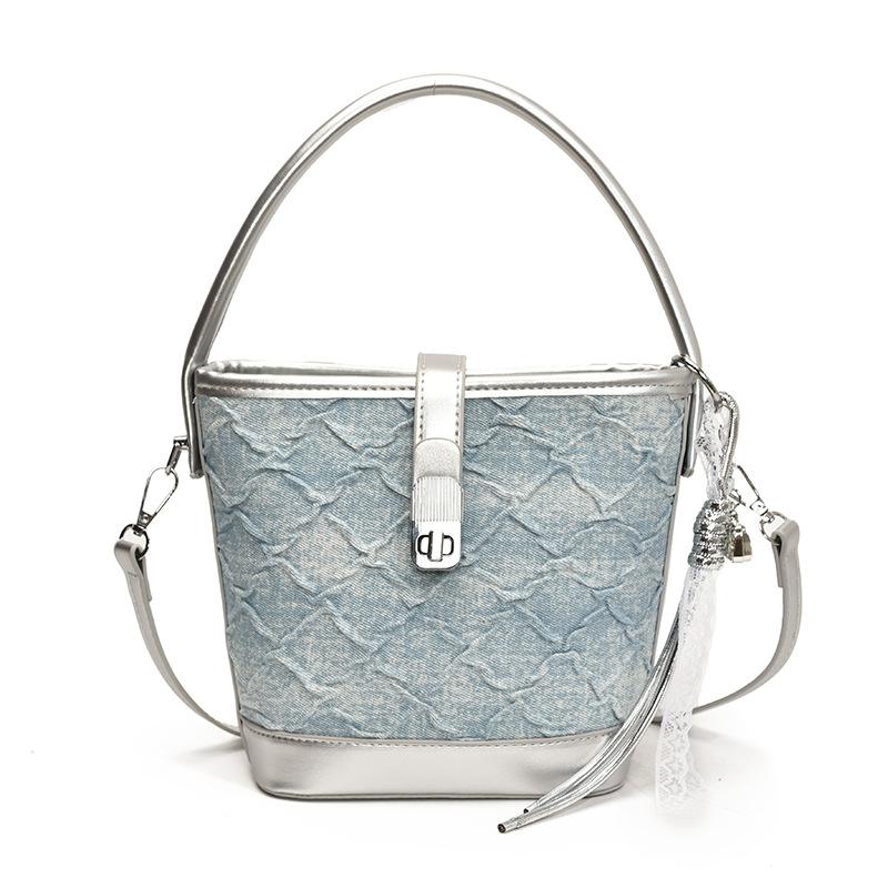 Korean texture portable bucket bag is popular this year, diamond bag women's new fashion niche single shoulder messenger bag tide