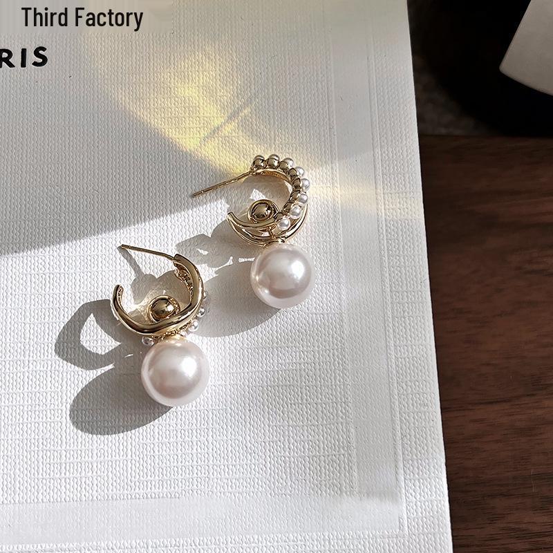 Trendy 2023 Geometric Pearl C-Shaped Dangle Earrings – Elegant & Versatile Fashion Accessories