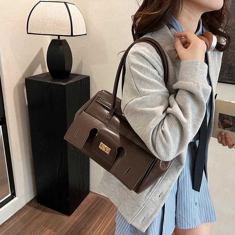 

2025 new women s bag simple and versatile handbag women s large-capacity tote bag shoulder bag commuter women s bag 30*13*21 кофейный