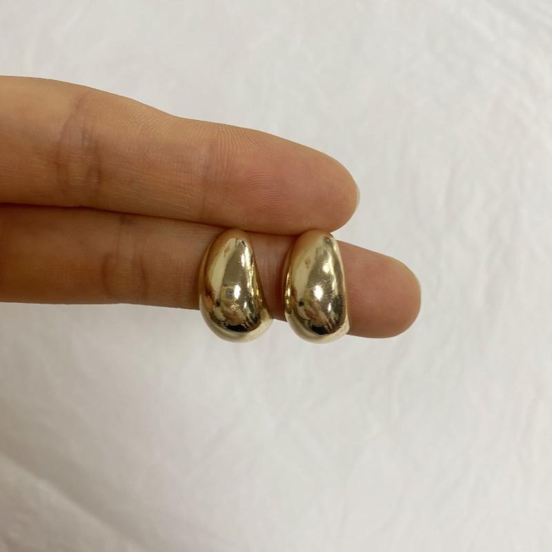 

Korean Fashion Metal Stud Earrings for Women: Spring/Summer 2024 Vintage Trend