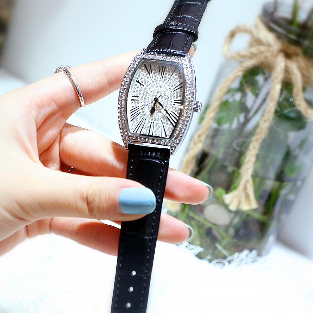 Voll Diamant Digitales Zifferblatt Mode Damen Armbanduhr Weinfass Lederarmband Studenten Trend Uhr