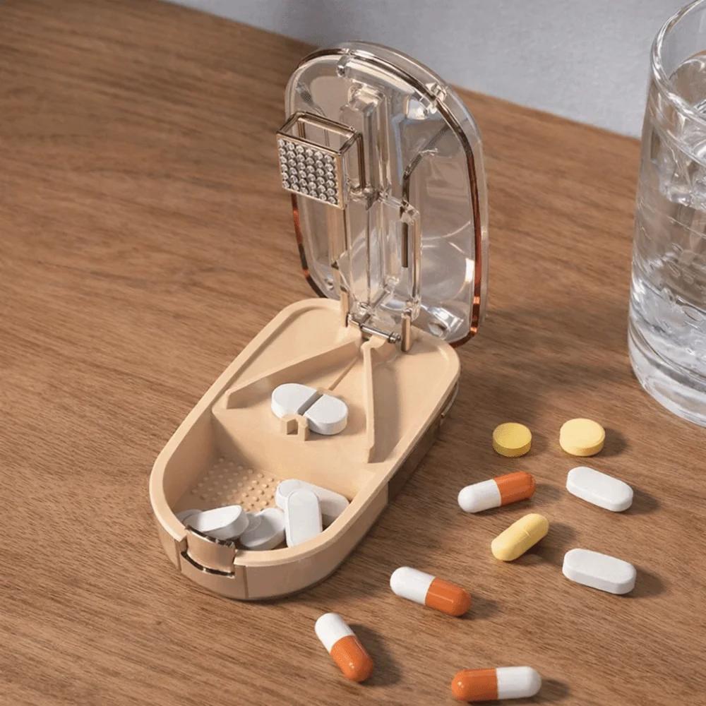 Tragbarer Kunststoff 2-in-1 Tablettenteiler Staubdichte Versiegelte Pillenaufbewahrungsbox Wasserdichter Medikamenten-Tabletten-Organizer Für den Heimgebrauch