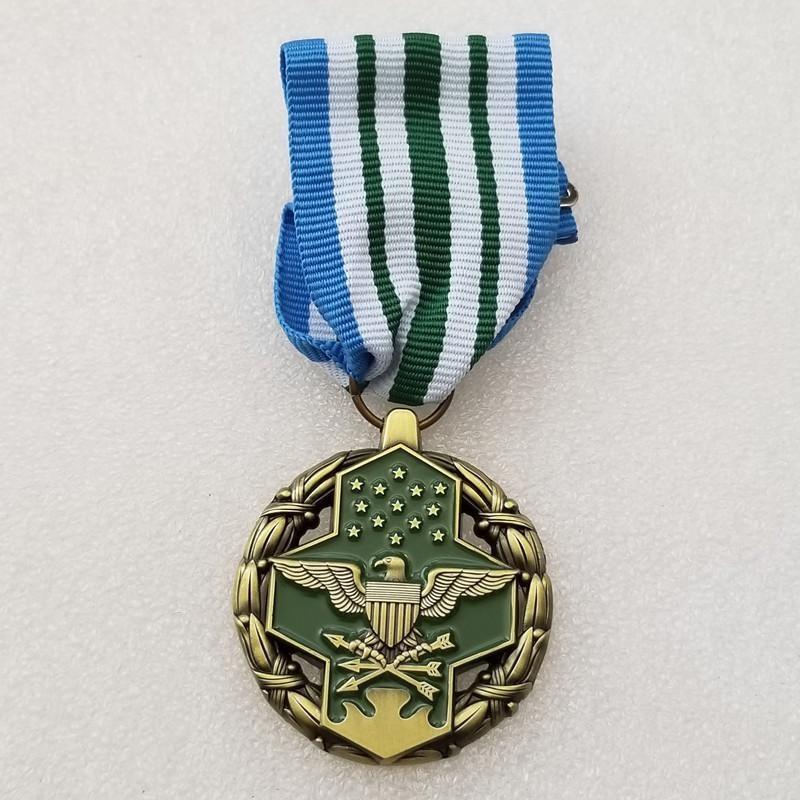 1 Stück Zweiter Weltkrieg US Militärabzeichen Replik Alliierte Streitkräfte Emblem Medaille Sammlerstück Filmrequisite Heimdekoration Zubehör